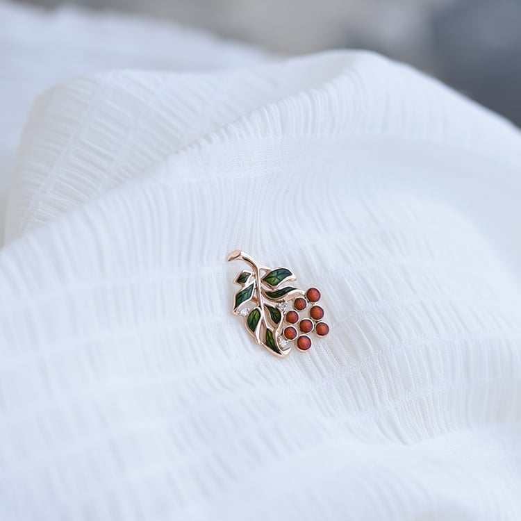 Goldene Brosche mit Diamanten 64091