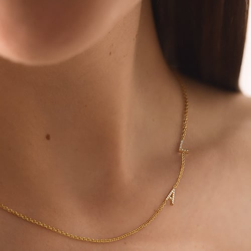 Kette mit zwei Buchstaben und Lab Grown Diamanten Lupe