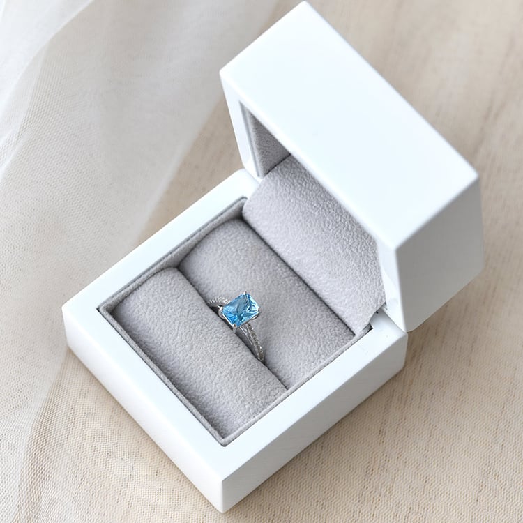 Goldener Topas-Ring in Eppi-Geschenkbox 68896