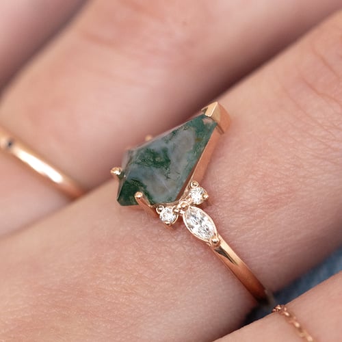 Bezaubernder Ring mit Moosachat Izabela