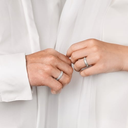 Goldene Eheringe mit atypischer Oberfläche Cali