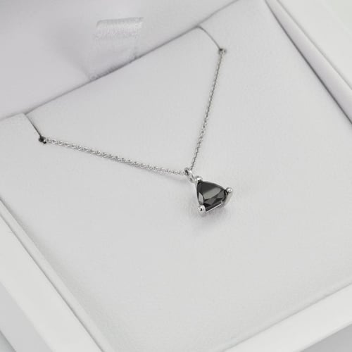 Goldkette mit schwarzen Diamanten im Trillion-Schliff Ferin