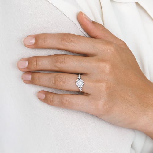 Verlobungsring mit 0.60ct IGI zertifiziertem Lab Grown Diamant im Princess Schliff Medrie