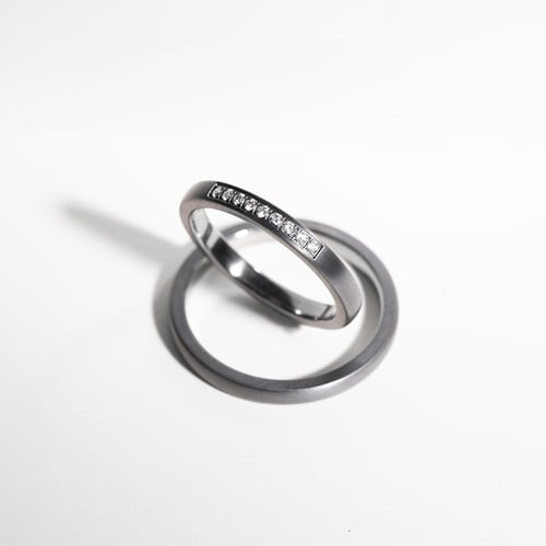 Eheringe aus Tantal mit Diamanten Rille