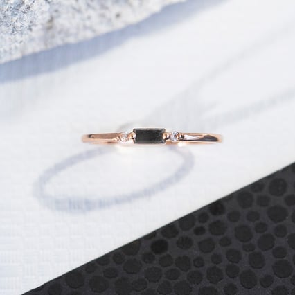 Ring mit einem Salt and Pepper in Baguette-Form und Lab Grown Diamanten Isma