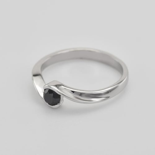 Ring mit schwarzem Diamant Yadu
