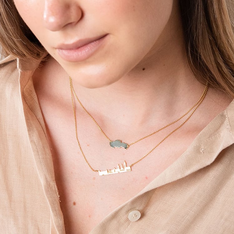 Goldene oder Platinkette mit Anhänger in Form der Slowakei 107139