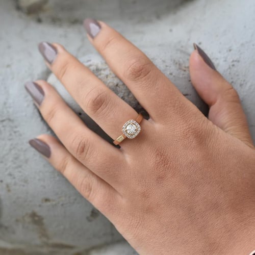 Verlobungsring im Halo-Stil mit Moissanit und Lab Grown Diamanten Reley