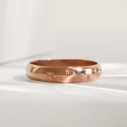 Eheringe mit Sternengravur und Diamanten Elia