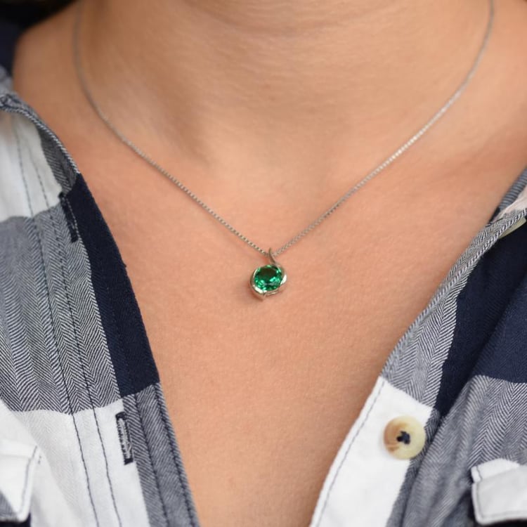 Silberne Kollektion mit simulierten Smaragden Bel 75050