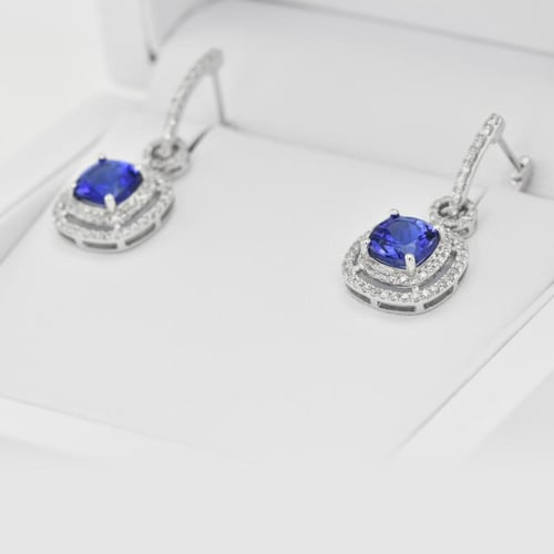 Goldene hängende Ohrringe mit Tansaniten und Diamanten Balliaas