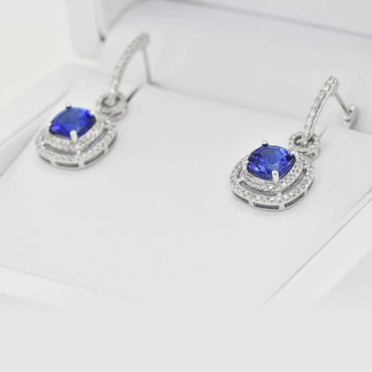 Goldene hängende Ohrringe mit Tansaniten und Diamanten Balliaas 17455