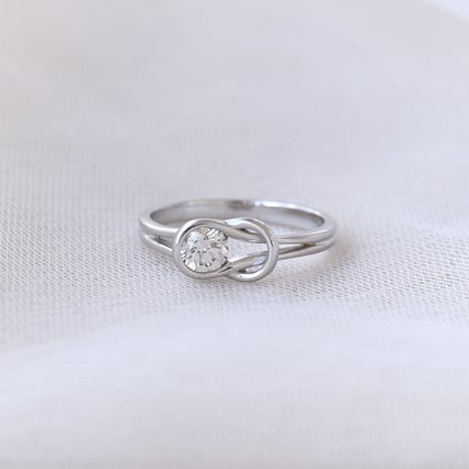 Modischer Verlobungsring mit Diamant Cereah