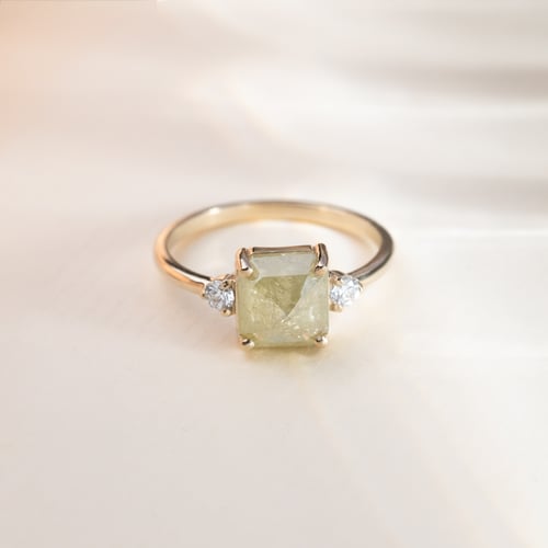 Ring mit einem Salt and Pepper Diamanten Mahmud