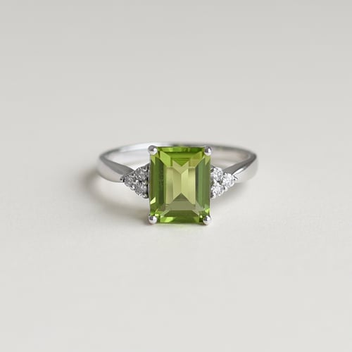 Goldring mit Olivin und DIamanten Chaitra