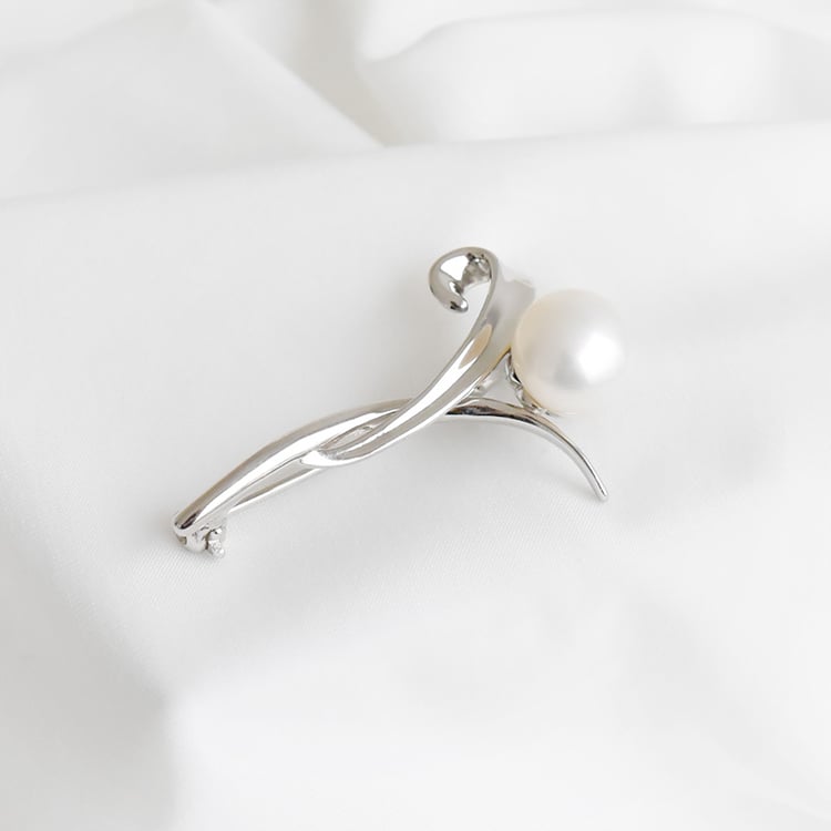Silberne Brosche mit weißer Perle Erik 91409