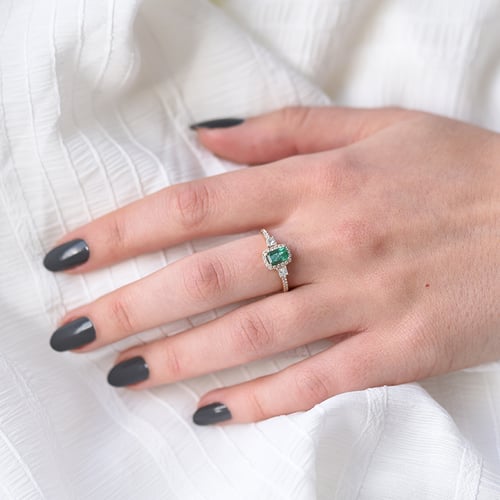 Goldener Verlobungsring mit Smaragd und Diamanten Dery