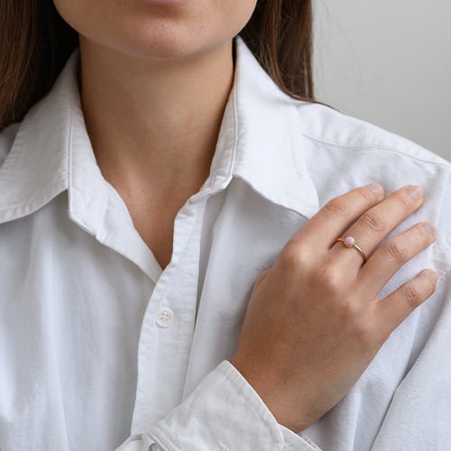 Goldring mit rosa Opal Yana
