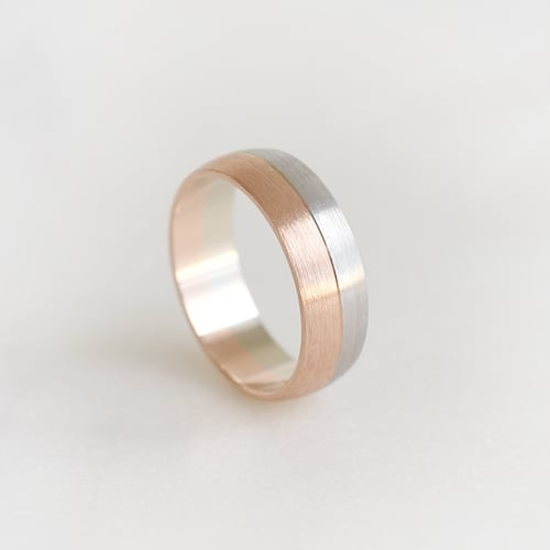 Halbrunde Eheringe aus kombiniertem Gold Amann
