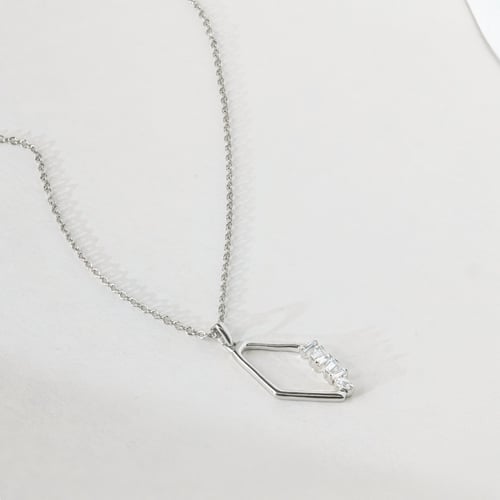 Anhänger aus Gold mit Diamanten Flora