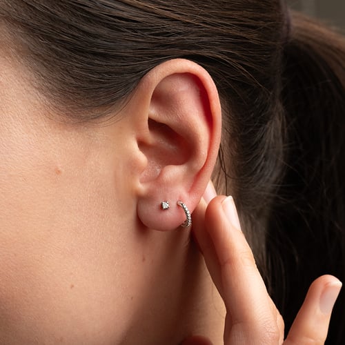 Ohrstecker mit 2mm Moissaniten Tiny