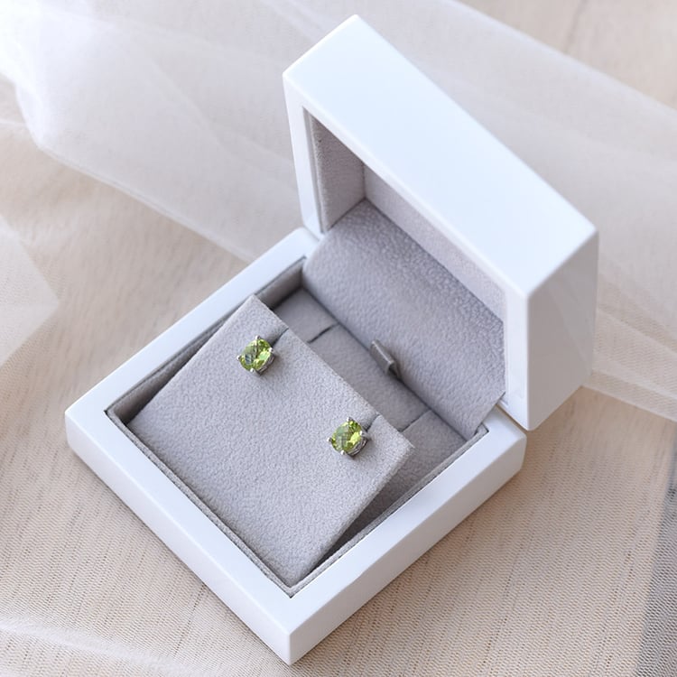 Silberne Ohrringe mit ovalen Olivinen Jula 69830