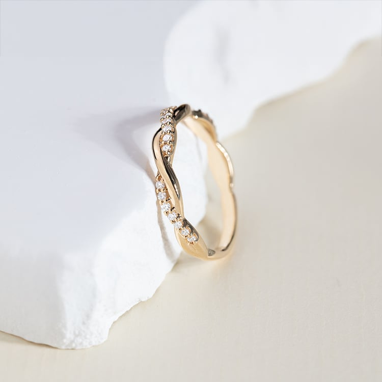Goldener Twist-Ring mit Diamanten Malea 152376