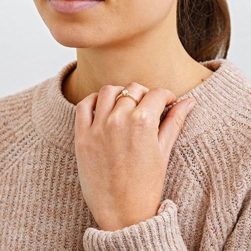 Verlobungsring mit Diamant im Rundschliff Katya