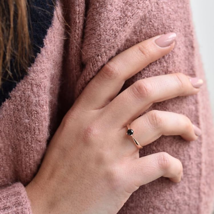 Verlobungsring mit schwarzem Diamant Mahiya 42469