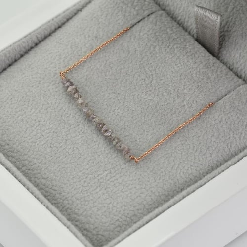 Goldener Choker mit rosa ungeschliffenen Diamanten Wandalee