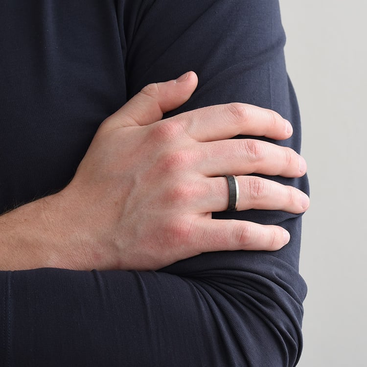 Flache Trauringe aus Carbon und Gold mit Diamant Adidan 79653