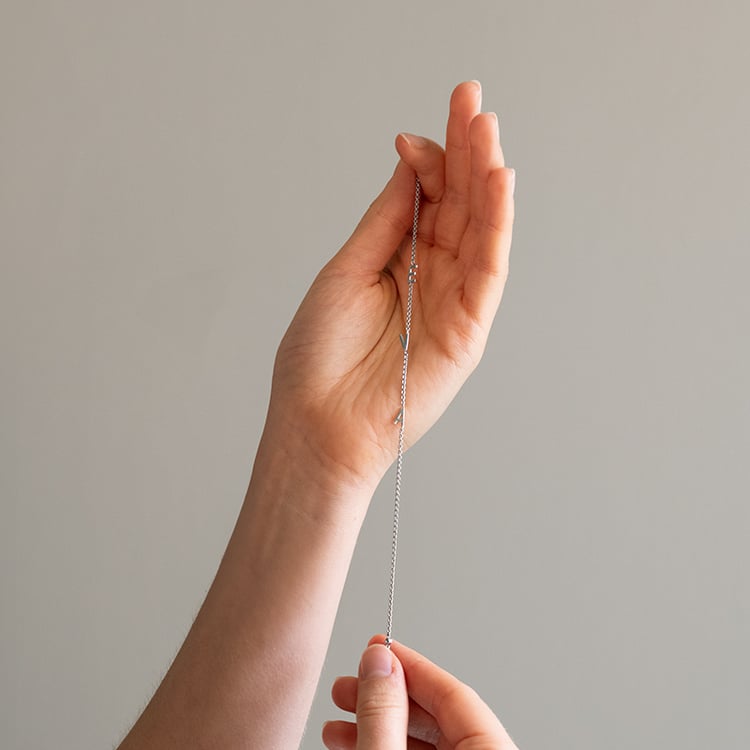 Silberne Halskette mit drei Buchstaben Ihrer Wahl und Lab Grown Diamanten Lupe 145491