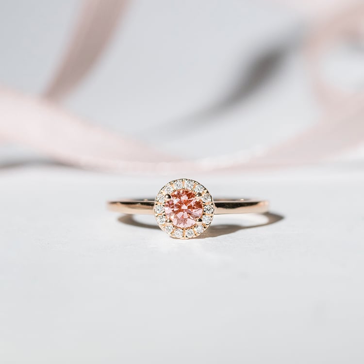 Halo-Ring mit einem IGI zertifizierten 0.29 ct rosa Lab Grown Diamanten Cassidy 113522