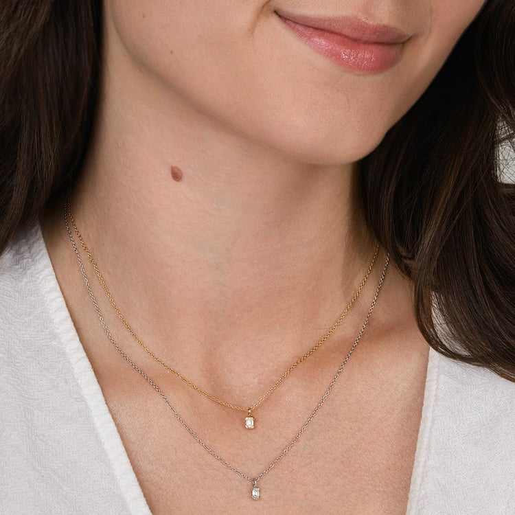 Minimalistischer Anhänger aus Gold mit einem Lab Grown Diamanten in Emerald-Form Lias 160441