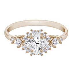Verlobungsring aus Gold in Haselnussfarbe mit Lab Grown Diamant im Princess Schliff Medrie