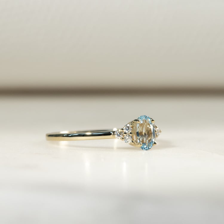 Eleganter Ring mit Aquamarin und Diamanten Sheldo 134013