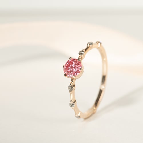 Verlobungsring mit zertifiziertem Fancy Pink Lab Grown Diamanten Imelda