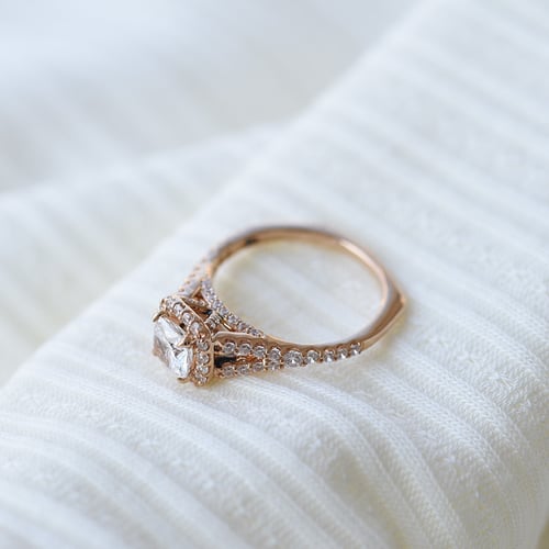 Verlobungsring mit Diamanten Malana