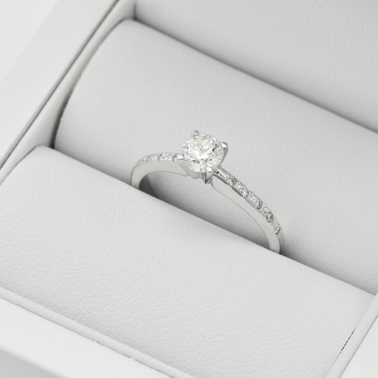 Verlobungsring mit Diamanten 27783