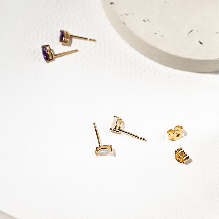 Minimalistische silberne Ohrringe mit Amethysten Andine 131397