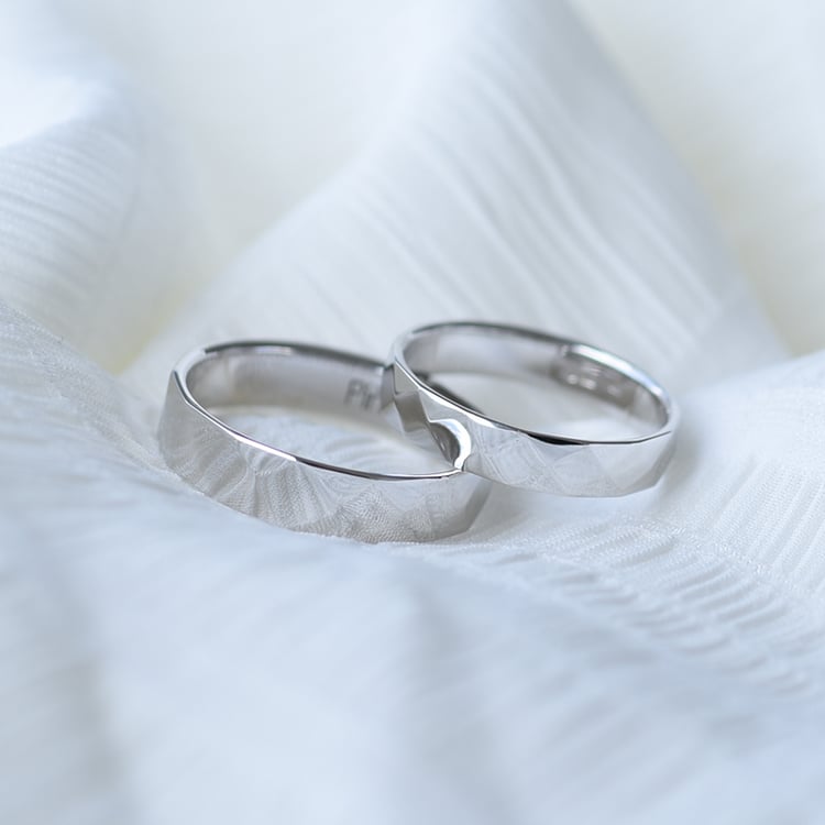 Design Eheringe aus Gold mit Muster Becy 61877