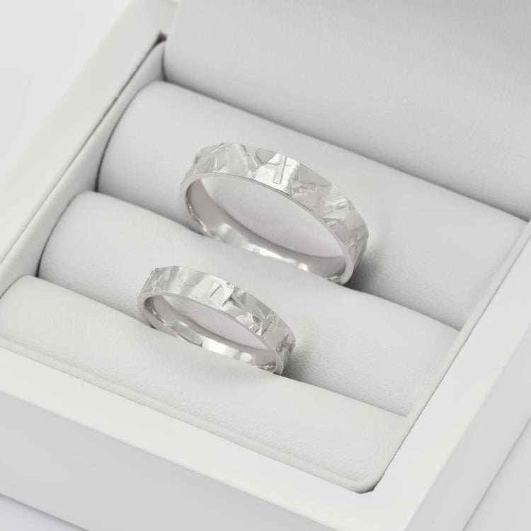 Trauringe mit Relief 37764