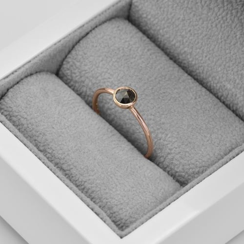 Ring mit Salt and Pepper Diamant Fermie