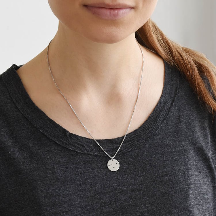 Silberner Anhänger mit Sternbild und Edelstein Nyala 90034