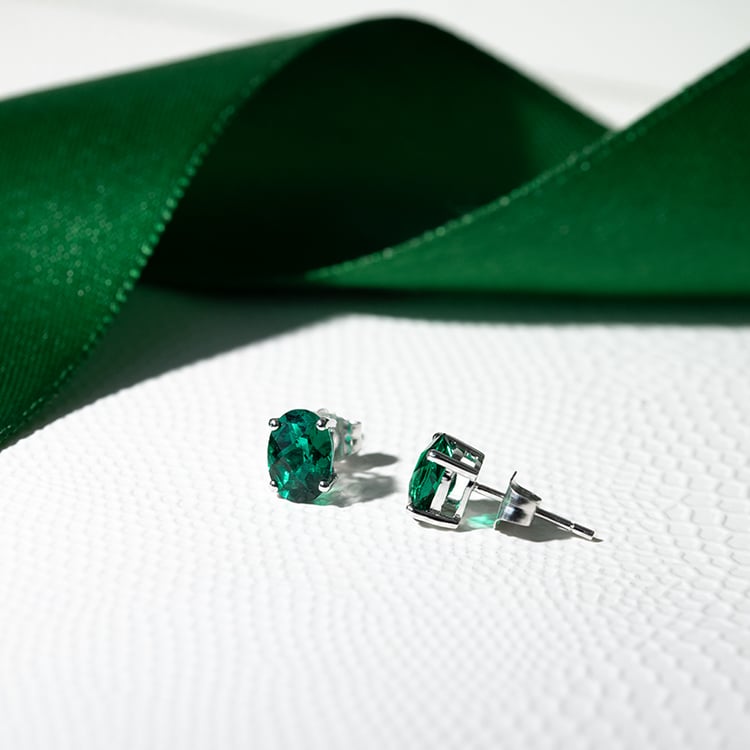 Goldene Ohrringe mit ovalen Smaragden Qati 130467