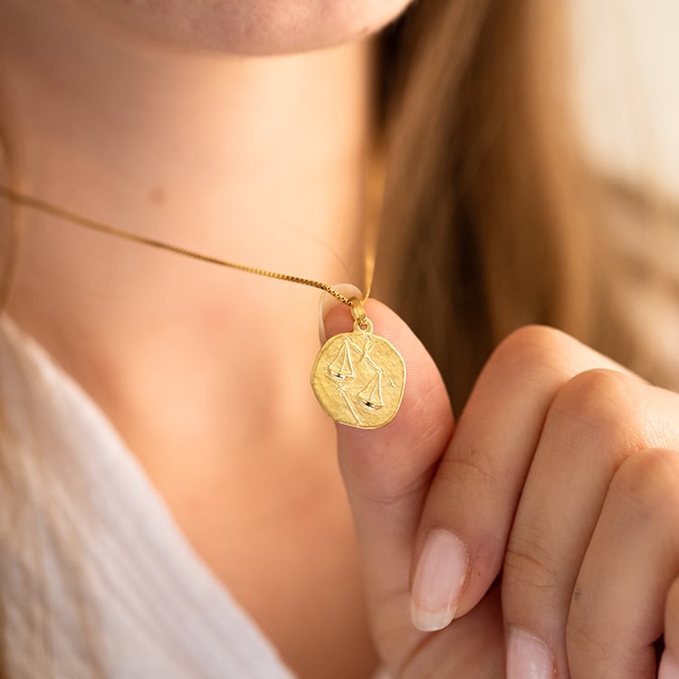 Silberanhänger mit Symbolen des Tierkreiszeichens 145586