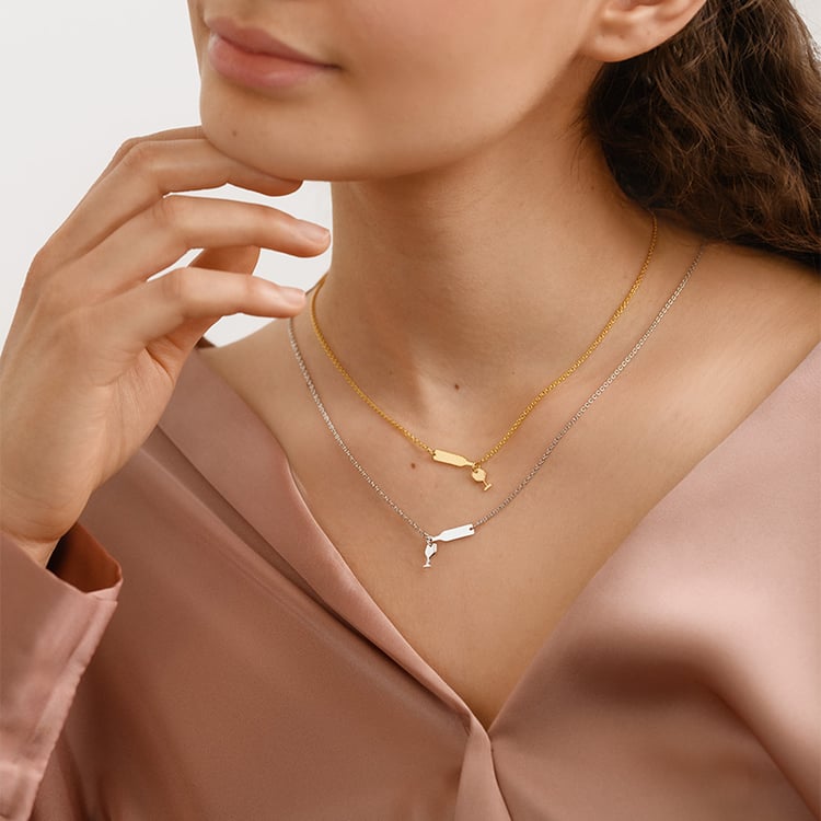 Silberne Halskette mit einer Flasche und Weinglas Drue 153290