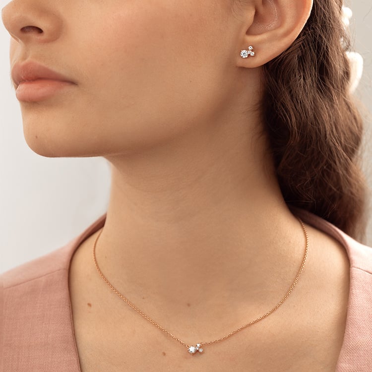 Silberne Cluster Ohrringe mit Moissaniten und Lab Grown Diamanten Kerrie 153111