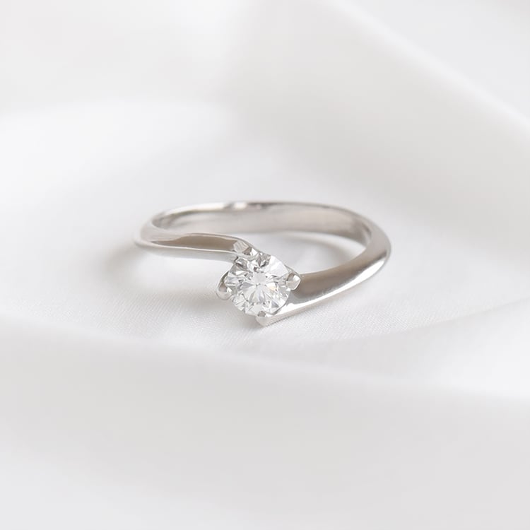 Verlobungsring mit einem 0.45 Karat Diamanten mit GIA-Zertifikat Murine 93799