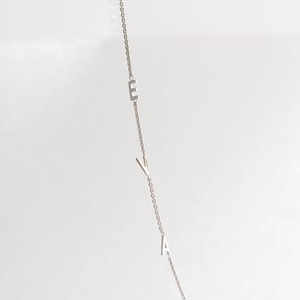 Silberne Halskette mit drei Buchstaben Ihrer Wahl und Lab Grown Diamanten Lupe